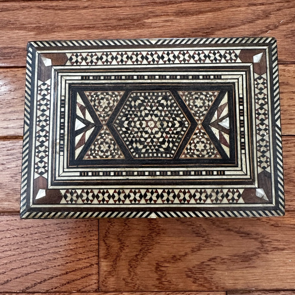 🤎 Decorative Box with lid that opens brown and white design 5x7” unique decor